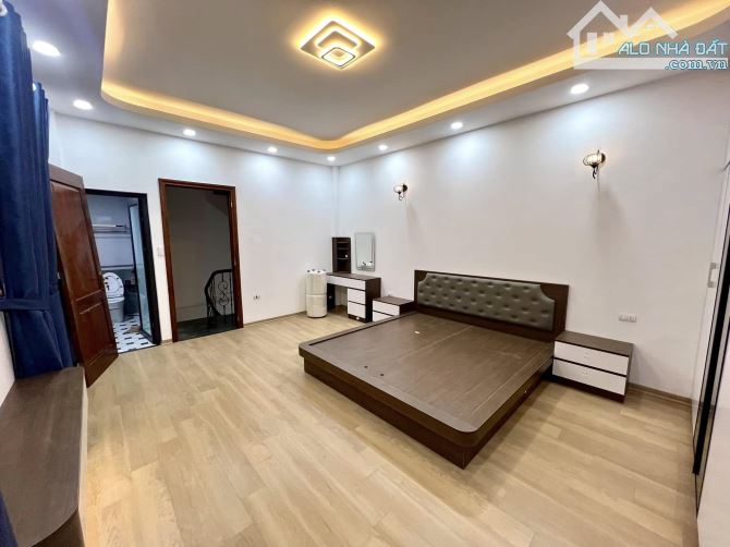 Nhà đẹp 8386 ! Siêu phẩm La Thành 40m2, mới tinh quá đẹp, ngõ thông KD, lô góc, full NT - 2