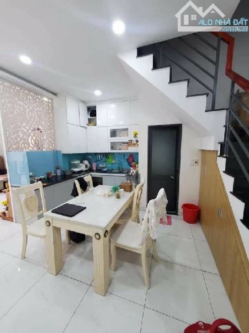 🏡 Nhỉnh 6 tỷ - Nhà 3 tầng (3PN+3WC) - 53m2 (5x11) - Hoàng Hoa Tham, Bình Thạnh. - 2