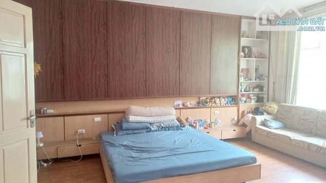 Hiếm nhà đẹp 4 tầng đường Nguyễn Khuyến, 231m2, MT 10m, đường ô tô vỉa hè rộng, Kinh doanh - 2