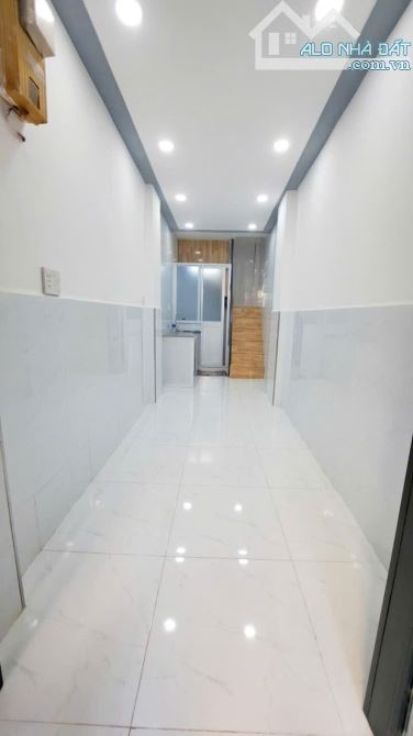 HIẾM, 3 tầng CMT8 P.5 Hẻm thông, nở hậu, NHỈNH 2 TỶ - 2