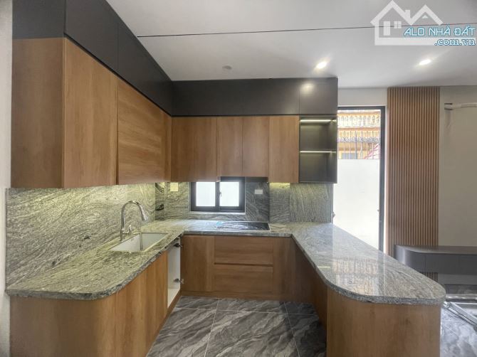 Bán Nhà Phố Việt Hưng 40m2, 5 Tầng, Mặt tiền Rộng 5,1m, Bạt Ngàn Tiện Ích, Giá 7,8 Tỷ - 3