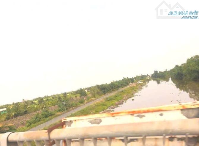 Siêu phẩm, chỉ 650tr sở hữu 1000m2 đất vườn 16x 61m, view kênh - 2