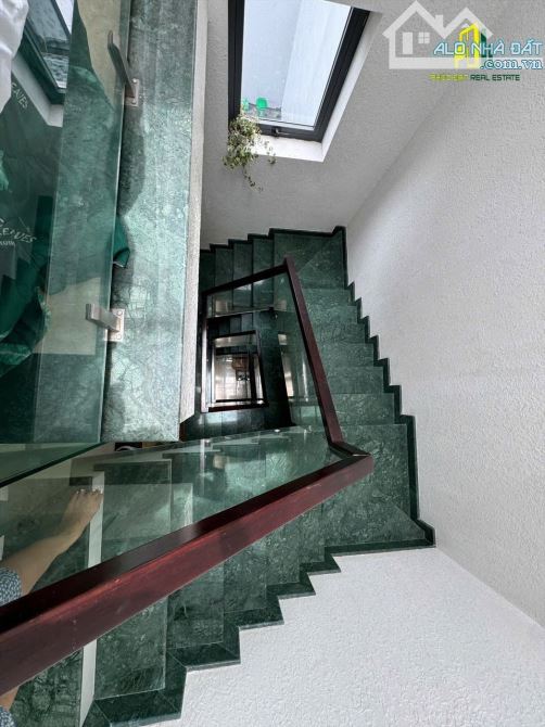 CHỦ GỞI BÁN NHÀ 1TRỆT 3LẦU (GÓC 2 MẶT TIỀN) NGAY TRUNG TÂM THƯƠNG MẠI. GIÁ 6,5 TỶ - 4