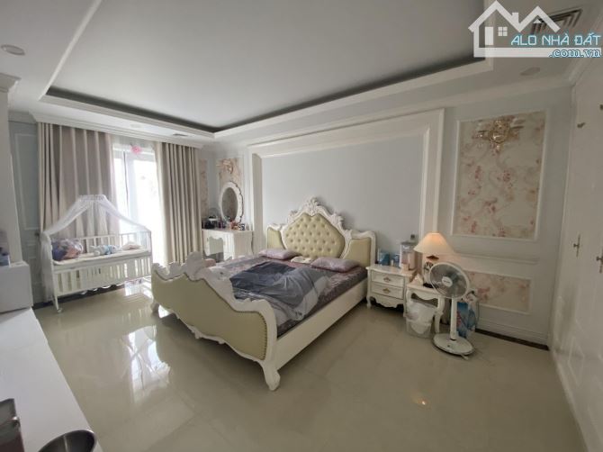 Mặt Phố Nguyễn Hoàng 78m2  - 5 Tầng Thang Máy - Vỉa Hè Thênh Thang - Chỉ 39 tỷ - 5
