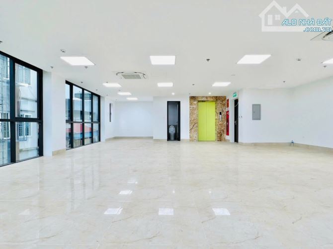 Cho thuê văn phòng Nguyễn Trãi 3 thoáng 120m2 vuông vắn free dịch vụ free gửi xe chỉ 18tr, - 5