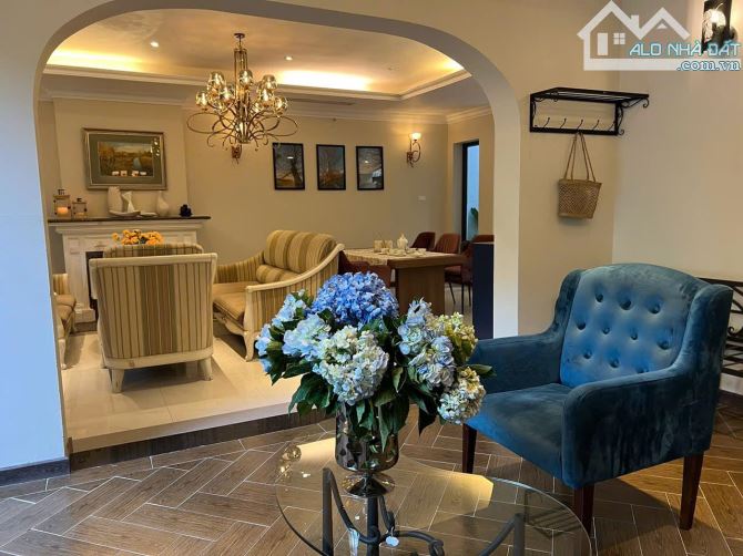 Bán biệt thự lô góc sang trọng full nội thất sịn KĐT Ciputra, Tây Hồ. DT 300m x 4t, mt 10m - 6