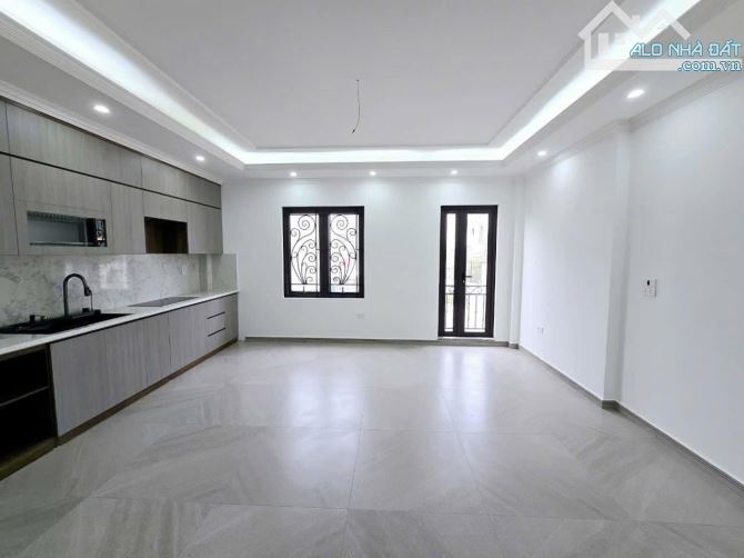 PHÂN LÔ NGUYỄN PHONG SẮC, 50M2*5.5M*8T THANG MÁY, GARA OTO, NGÕ THÔNG KINH DOANH, 21 TỶ - 6