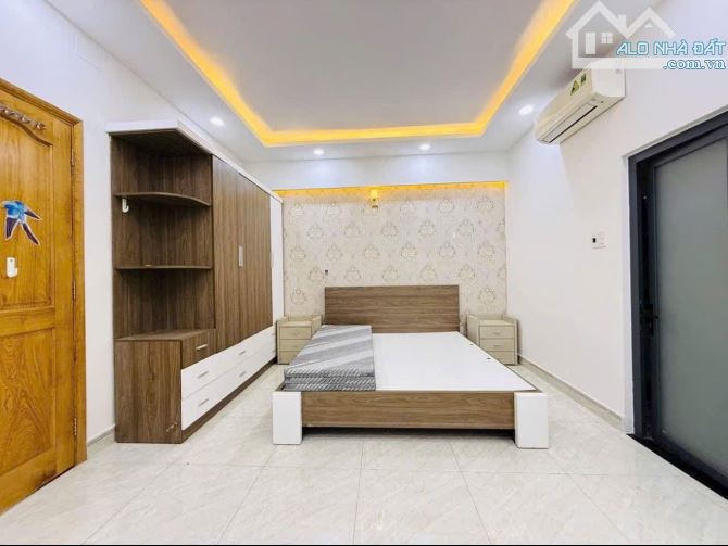 ĐÁO HẠN NGÂN HÀNG BÁN NHÀ ĐƯỜNG TAM ĐẢO, QUẬN 10. Giá 3 tỷ 560 - DT: 67,5m2 - sổ hồng sẵn - 7