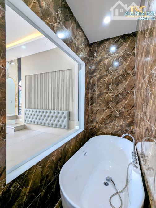 Nhà đẹp xây mới Tô Vũ -  Văn Cao. DT 80m2 x 5T Thang Máy - 9