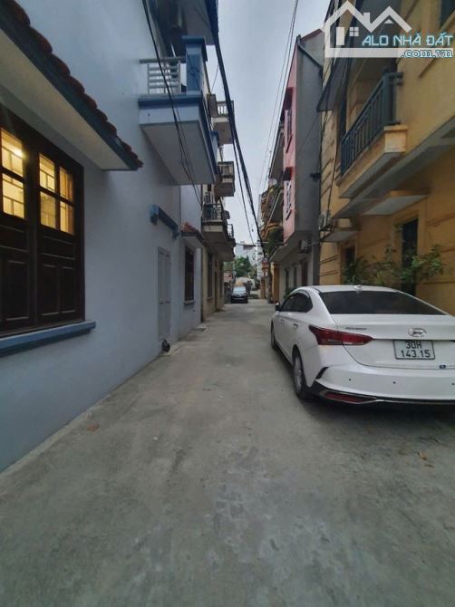 Bán gấp nhà phân lô quân đội Ngọc Thuỵ Long Biên 48m 6T MT4.5m giá 12.6 tỷ gara ô tô, than