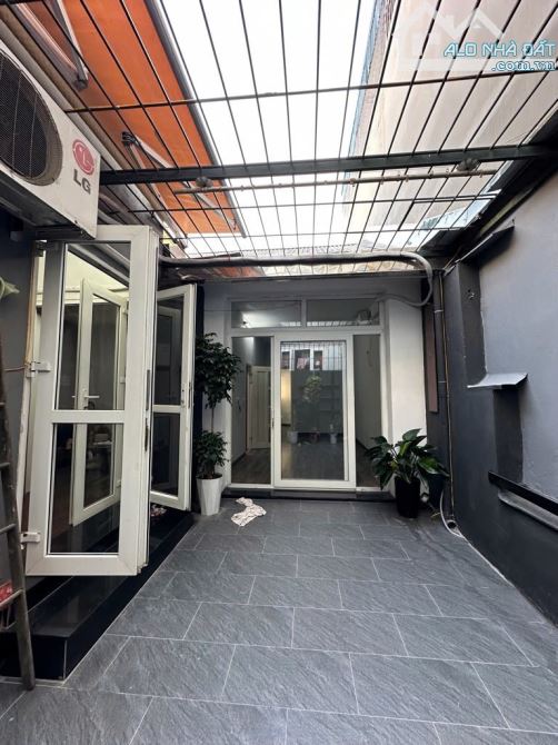 Bán căn Duplex 85m2, khu vực TÂN MAI , 3 ngủ , có sân chơi rộng, 2 mặt ngõ, Nhỉnh 3,5 tỷ.