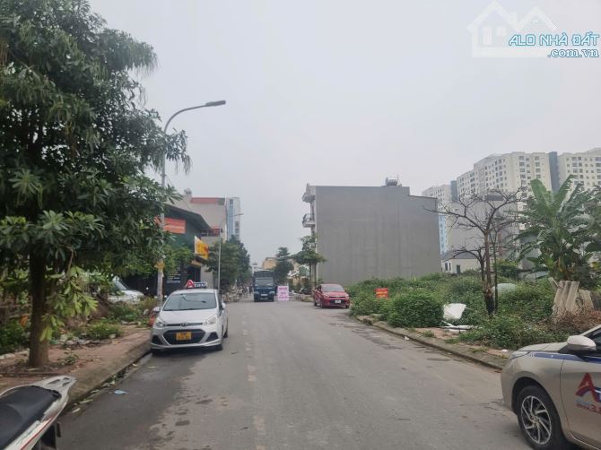 Bán lô góc bò sơn 4 dt 130m mt 7.7m giá 21 tỷ