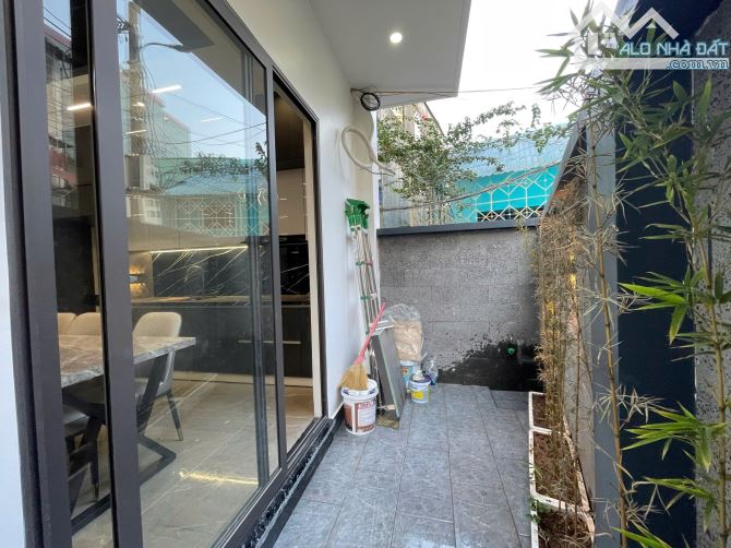 💥 Bán nhà 4 tầng tại  hồ sen Dt 70m Giá 5,2 tỷ