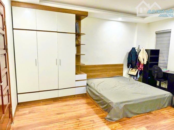 BÁN NHÀ CẦU GIẤY – 20M RA MẶT PHỐ - Ô TÔ 7 CHỖ ĐỖ CỬA – KINH DOANH – 50M2 GIÁ 15 TỶ