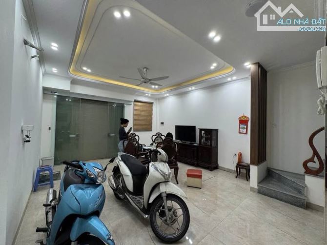 Nhà Âu Cơ 2 tầng, nở hậu Quận Tân  Phú  4.3 x 15m, chỉ 5.8 Tỷ TL