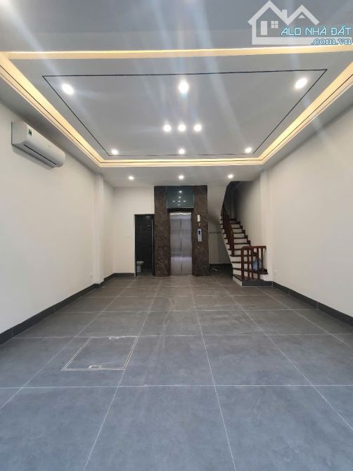 Bán nhà ngõ 34 Dịch Vọng Hậu, Cầu Giấy, 40m2, thang máy, ô tô 20m, ngõ thông, 9 tỷ