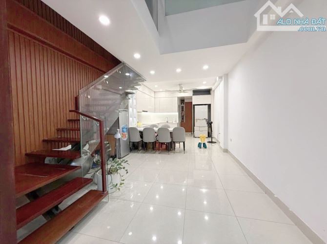 Chủ cần bán căn Mỹ Đình , dân xây , 60m2 , 5T , 4 ngủ đủ công năng , gần ôtô , ngay SVĐ Mỹ