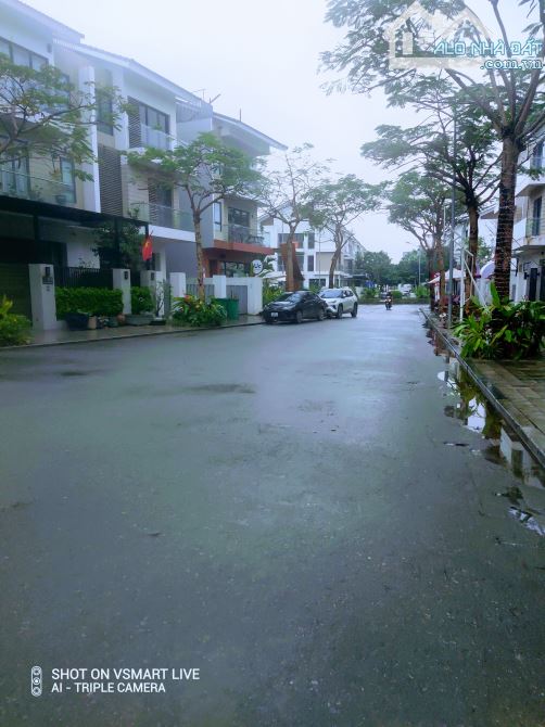 BIỆT THỰ ĐẲNG CẤP -THANG MÁY NỘI THẤT CHÂU ÂU -AN NINH TUYỆT ĐỐI - TRUNG TÂM HÀ ĐÔNG.