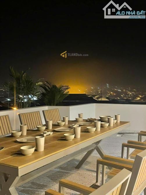 HOMESTAY ĐƯỜNG TRẦN ANH TÔNG 116M2 NGANG 6,9M 5 TẦNG 5PN CÁCH HỒ XUÂN HƯƠNG 1.8KM -13.5 TỶ
