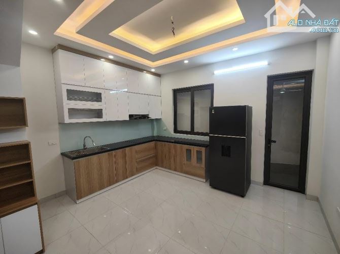 Nhà đẹp Mễ Trì 48m² x 5T, MT 4.2m – ngõ thông, Ô Tô Gần, dân xây, 2 thoáng, Chỉ 8.95 Tỷ.