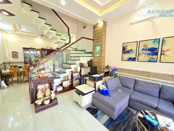 Nhà 3 tầng Lê Văn Việt, ngay Vincom Plaza, 85m2, ngang 5m, HXH, nhỉnh 6 tỷ