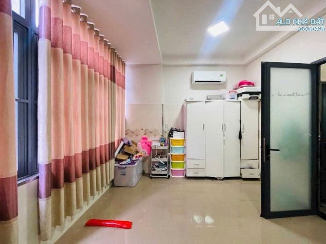 BÁN NHA-CÁCH MẠNG THÁNG TÁM -TÂN BÌNH -TRUNG TÂM VÍP - 5 TẦNG-NGANG 5 M