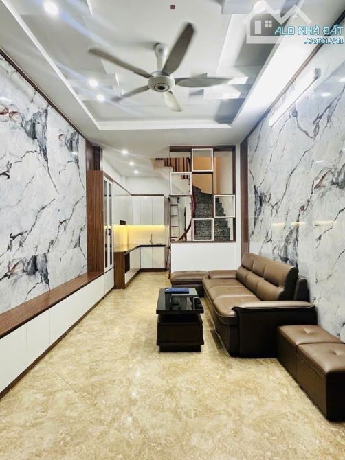 Bán Nhà THÁI HÀ, 33m², 5 Tầng, Vị Trí Cực Đẹp, Ngõ Thông, View Thoáng Vĩnh Viễn, Gió