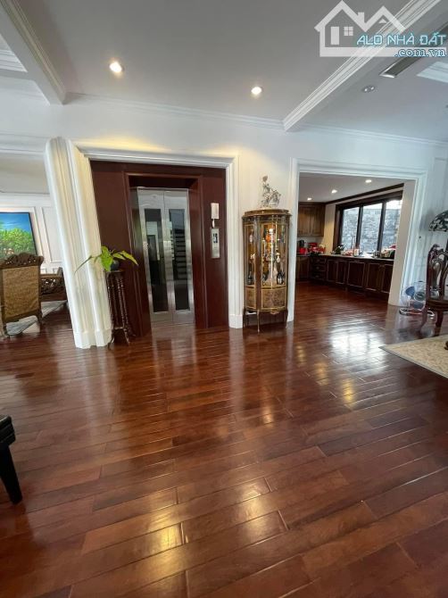 BÁN SIÊU BIỆT PHỦ CIPUTRA 335M2- 4 TẦNG THANG MÁY- LÔ GÓC MT 16M- GIÁ 126 TỶ