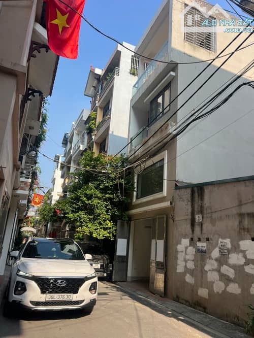 Bán nhà Vũ Xuân Thiều , 4 Tầng , DT 56m2 , MT 4.2m , Giá 10.9 tỷ , Gara Ô tô - Nhà Dân xây