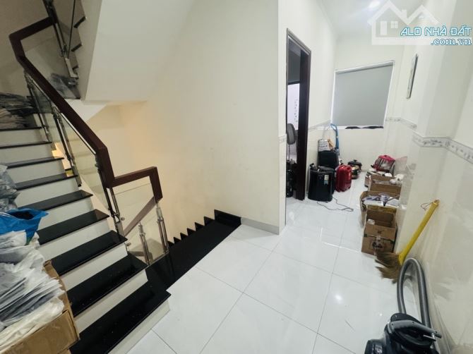 TÂN PHÚ - HẺM XE HƠI - NHÀ ĐẸP 5 TẦNG - 66M2 - NGANG GẦN 5M (4,7X14)- 4PN 6WC - AN NINH YÊ - 10