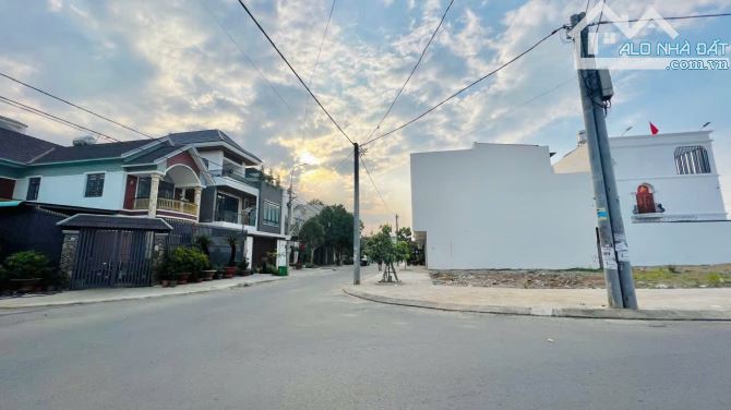 Bán Đất Biệt Thự Ngay KDC Tân Phong DT 243m2 Góc 2 Mặt Tiền Chỉ 8 Tỷ - 1