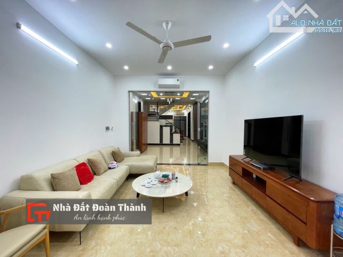 90m2 nhà 4 tầng dân xây khu phân lô Văn Cao - 1