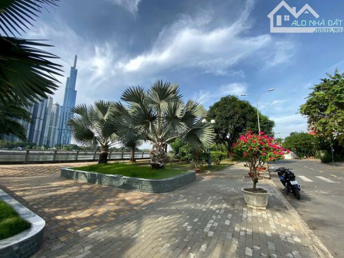 Ngộp! Bán Khuôn Villa Khu River Mark, Trần Não, Quận 2, 15x20, CN 300m2 chỉ 230tr/m2 - 1