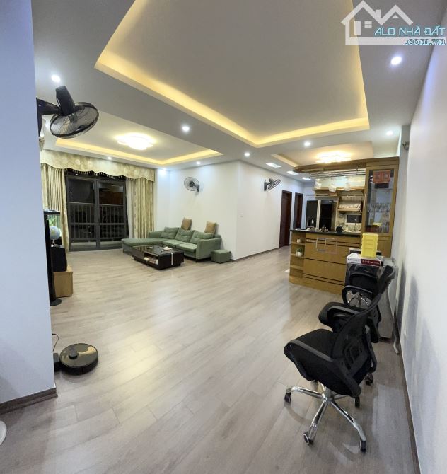 Bán Căn hộ  135m2  dự án C