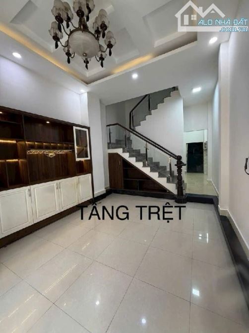 🏡 Xe hơi đỗ tận cửa - Nhà 4 tầng (4PN+3WC) - 40m2 (4x10) - Ngay Nguyễn Kiệm, Phú Nhuận. - 1