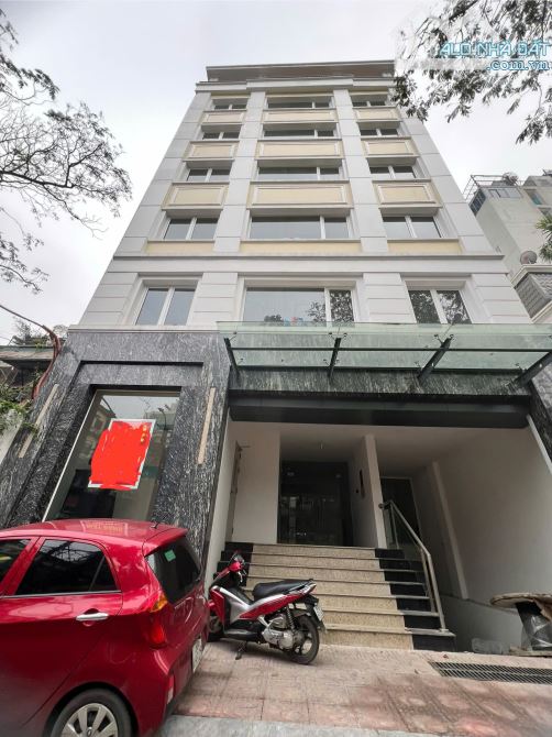Cực Hiếm! Bán nhà DT 121m, MT 10m, phố Giảng Võ, Trần Huy Liệu, ô tô dừng đỗ, vỉa hè, KD - 1