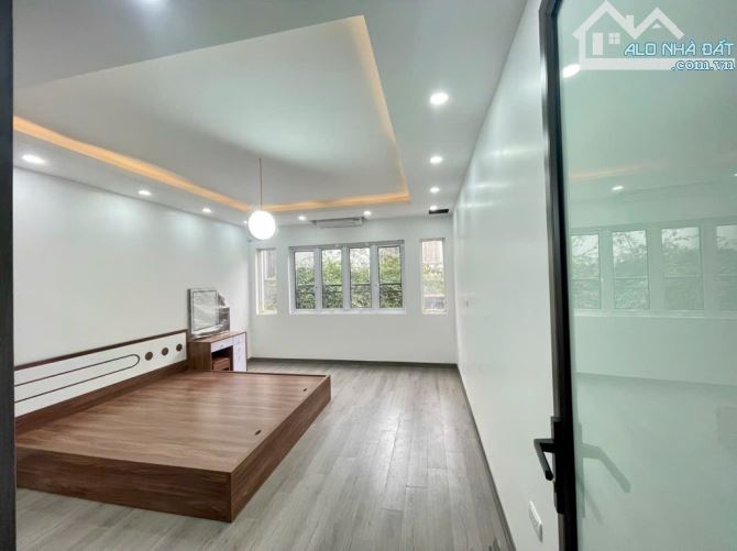 BÁN GẤP NHÀ THẠCH BÀN-  40m2 x 6T -  THANG MÁY - NGÕ NÔNG - Ô TÔ TRÁNH - 1
