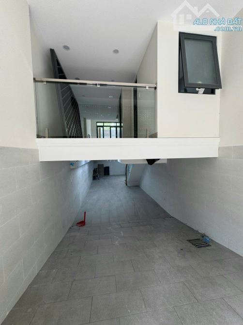 NHÀ BÁN 2 MẶT TIỀN TRƯỚC SAU ĐƯỜNG CHỢ LỚN P11 Q6 (4X18) HẦM 5 LẦU THANG MÁY. CHỈ 20 TỶ - 13
