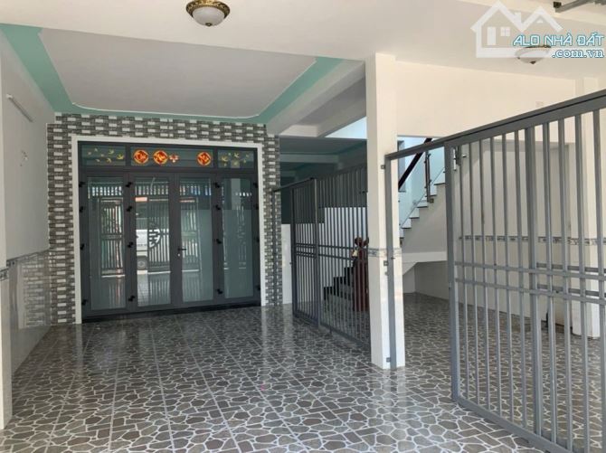GIẢM 3,5 TỶ - ĐƯỜNG 10M KINH DOANH - 3 TẦNG - 195M2 - NỞ HẬU - CÓ MẶT HẺM SAU - GẦN EMART - 2