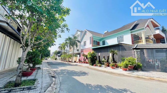 Bán Đất Biệt Thự Ngay KDC Tân Phong DT 243m2 Góc 2 Mặt Tiền Chỉ 8 Tỷ - 2