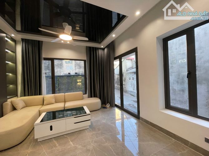 💥 Bán nhà 4 tầng tại  hồ sen Dt 70m Giá 5,2 tỷ - 2