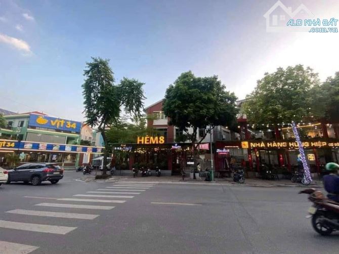 MẶT ĐƯỜNG KHUYỄN KHUYẾN VĂN QUÁN HÀ ĐÔNG PHÂN LÔ VỈ HÈ ĐÁ BÓNG KINH DOANH SẦM UẤT NHÀ 1 MẶ - 2