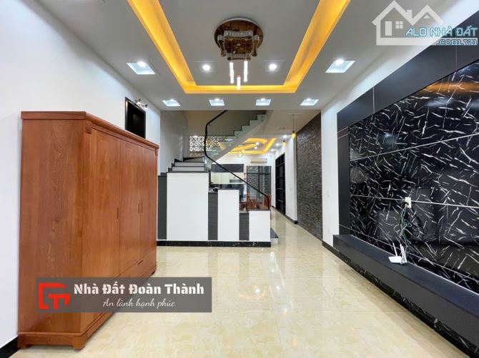 90m2 nhà 4 tầng dân xây khu phân lô Văn Cao - 2