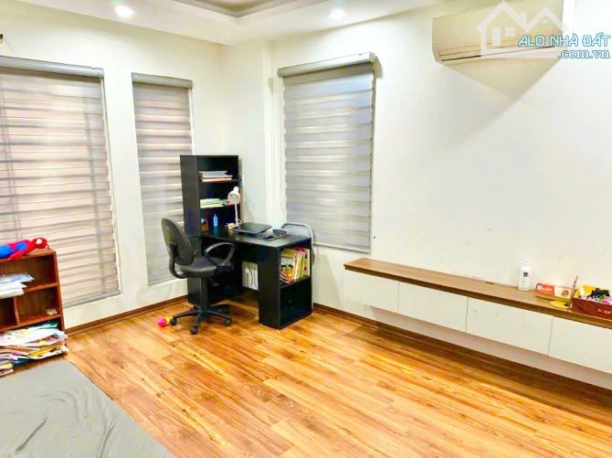 BÁN NHÀ CẦU GIẤY – 20M RA MẶT PHỐ - Ô TÔ 7 CHỖ ĐỖ CỬA – KINH DOANH – 50M2 GIÁ 15 TỶ - 2