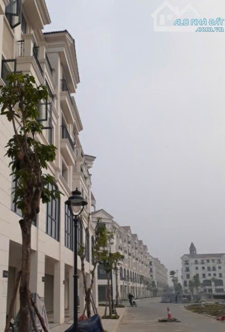 LIỀN KỀ - PHÂN LÔ - KINH DOANH - VỈA HÈ - Ô TÔ TRÁNH, DỪNG ĐỖ, VÀO NHÀ. - 2