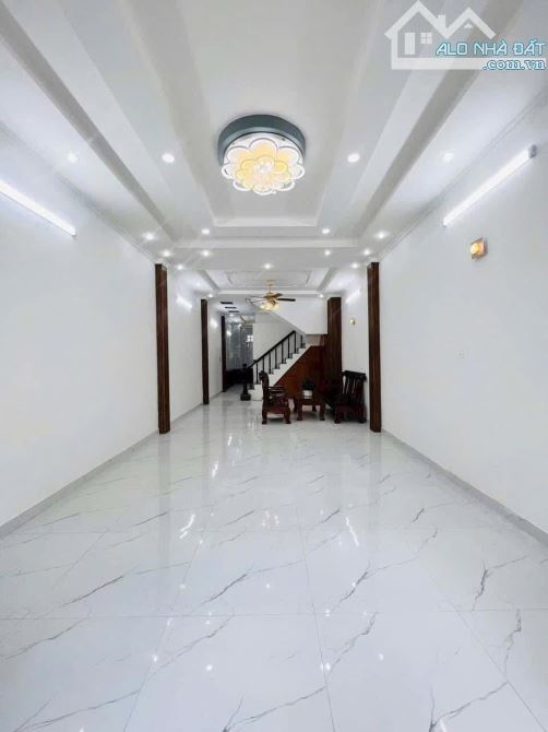 Bán nhà 2 lầu mới đường B19 kdc Hưng Phú dt 4.5x18 nhà thiết kế hiện đại sổ hồng hoàn công - 2