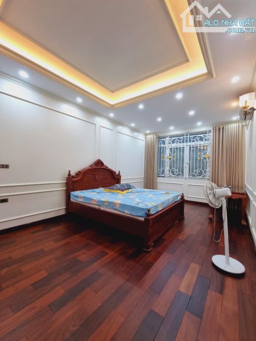 Bán nhà 5 tầng phố Hoàng Quốc Việt 65m2, phân lô gara ô tô 7 chỗ, kinh doanh. - 2