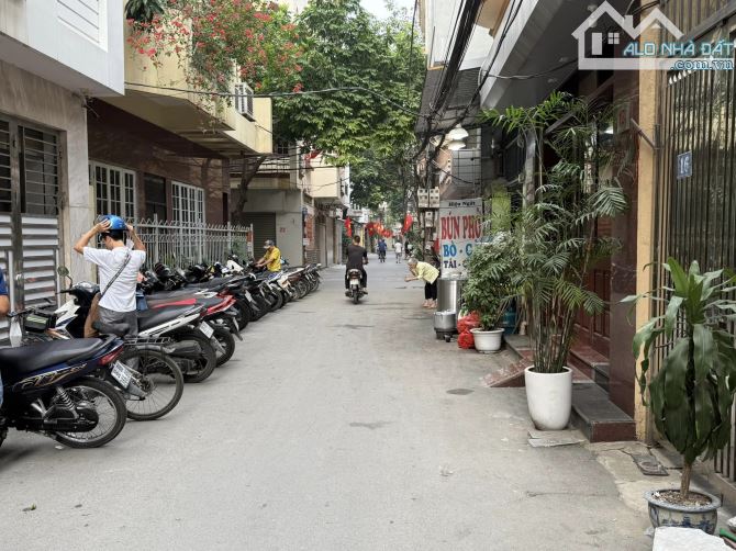 Bán nhà Ngõ 71 Hoàng Văn Thái, Thanh Xuân. DT: 52m, MT: 5m. Giá: 10 tỷ 9 - 2