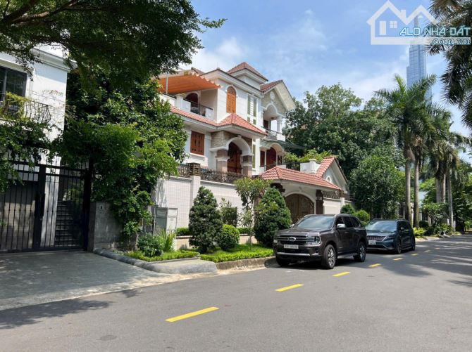 Ngộp! Bán Khuôn Villa Khu River Mark, Trần Não, Quận 2, 15x20, CN 300m2 chỉ 230tr/m2 - 2