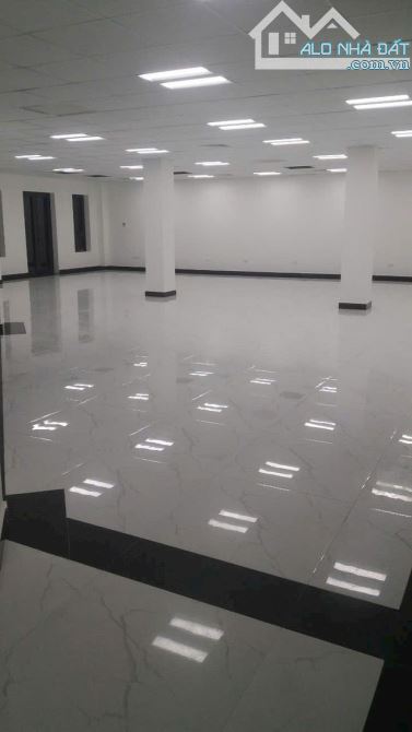 Bán nhà hồng tiến lô góc  mặt tiền rộng đẹp nhất long biên 225m 5 tầng MT 28m giá 115 tỷ - 2